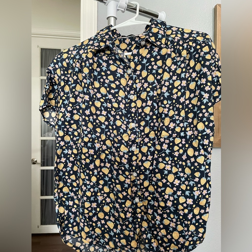 Blouse. Yellow strawberries and Flowers